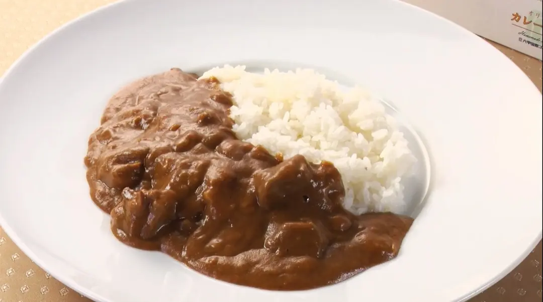 六甲国際ゴルフ倶楽部 オリジナルレトルトカレーソース ４食入り