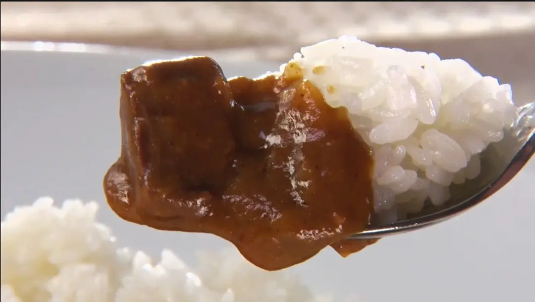 六甲国際ゴルフ倶楽部 オリジナルレトルトカレーソース ４食入り 画像3